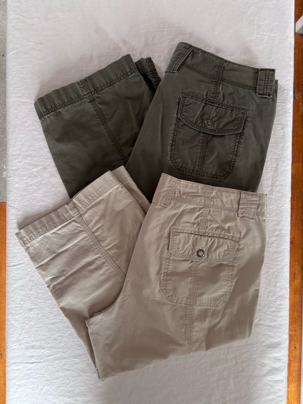 2 Pairs Women’s Eddie Bauer Mercer Fit Tan/ Green Capris Size 14